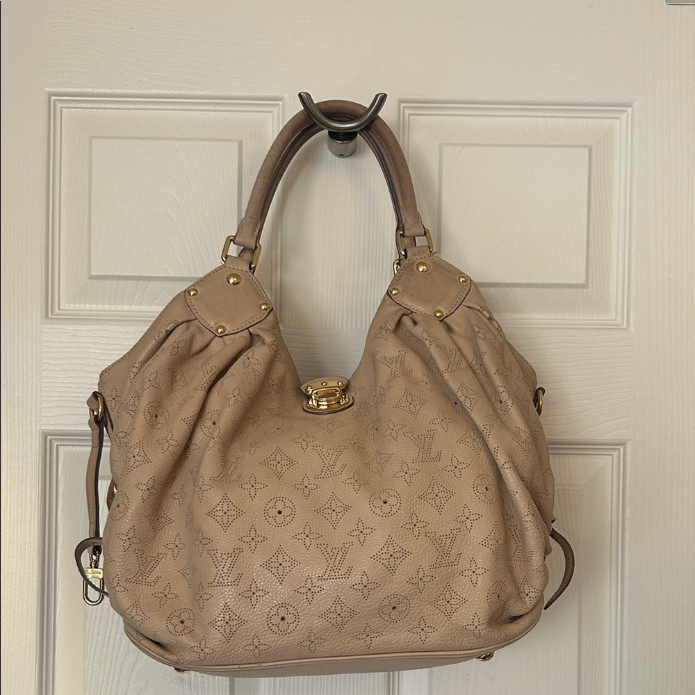 Louis Vuitton Mahina XL Coquille
